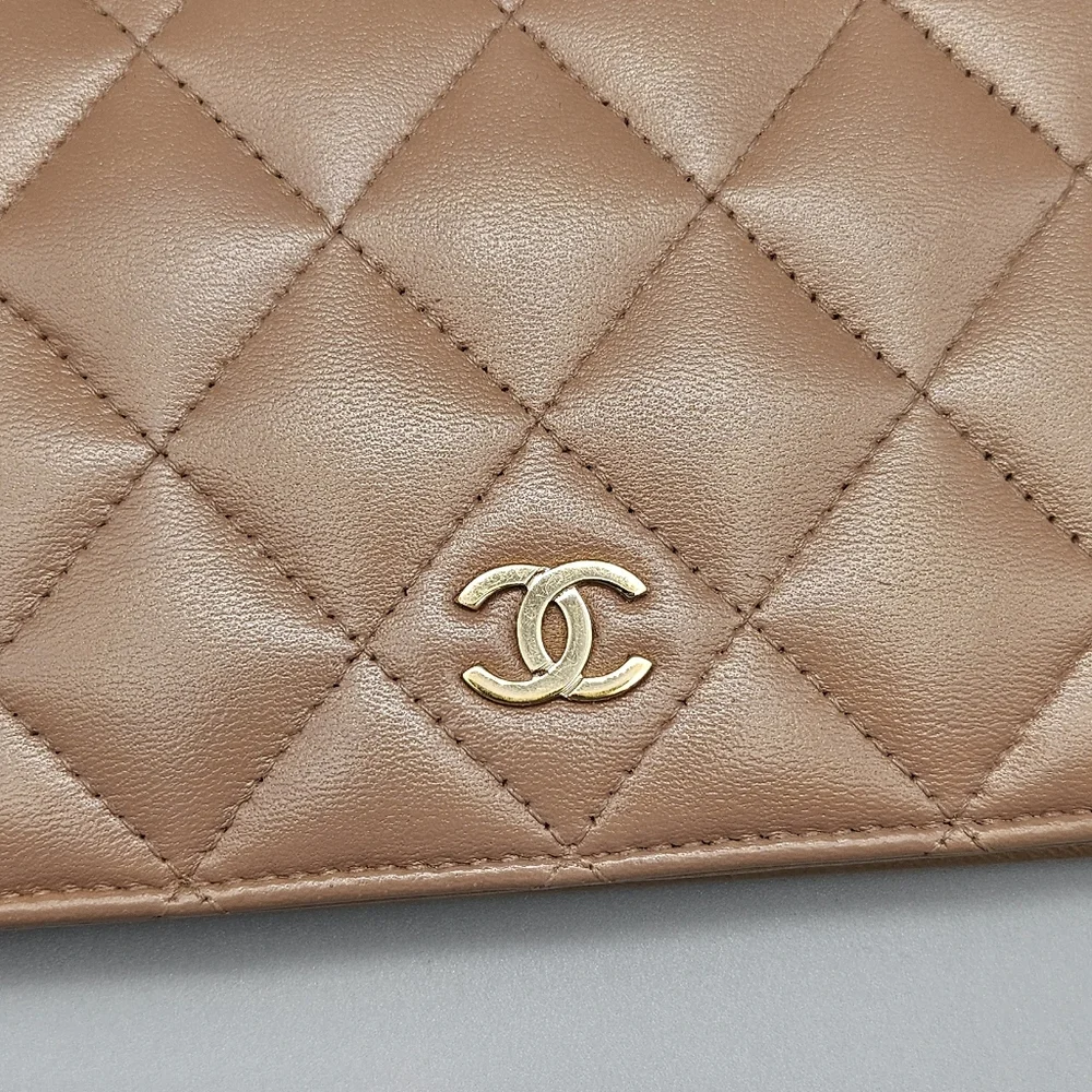🖤CANEL Tan Quilted Leather Wallet/Clutch🖤 - Picture 14 of 17